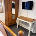 3-bed, With Parking, Walk To Pubs, Shops & Trails Prázdninový dům Guisborough