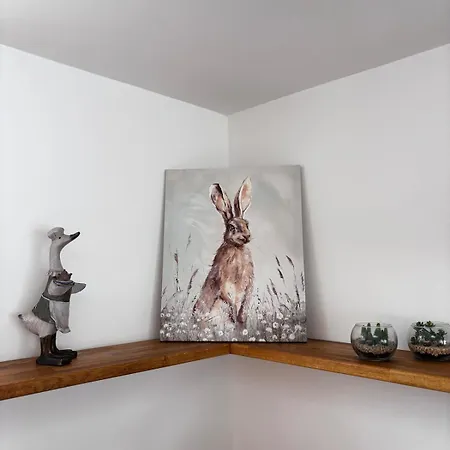 Semesterbostad 3-bed, With Parking, Walk To Pubs, Shops & Trails *