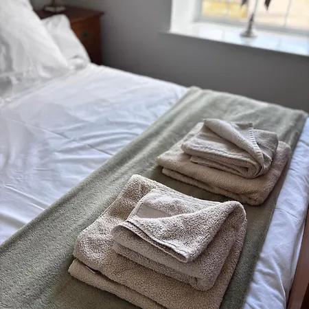 3-bed, With Parking, Walk To Pubs, Shops & Trails