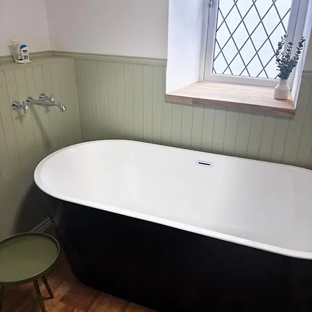 3-bed, With Parking, Walk To Pubs, Shops & Trails * Guisborough