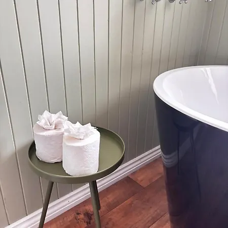 3-bed, With Parking, Walk To Pubs, Shops & Trails Guisborough