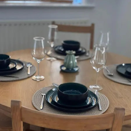 3-bed, With Parking, Walk To Pubs, Shops & Trails *