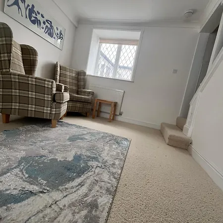 3-bed, With Parking, Walk To Pubs, Shops & Trails