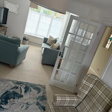 3-bed, With Parking, Walk To Pubs, Shops & Trails